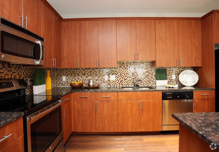 More Photos Of 101 N Wolfe St, Baltimore Apartments For Lease