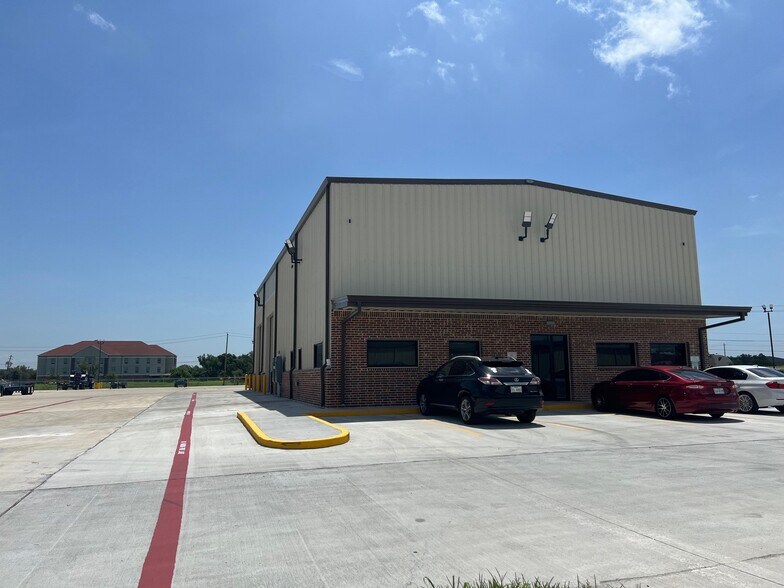 More Photos Of 711 S 14th St, La Porte Warehouse For Lease