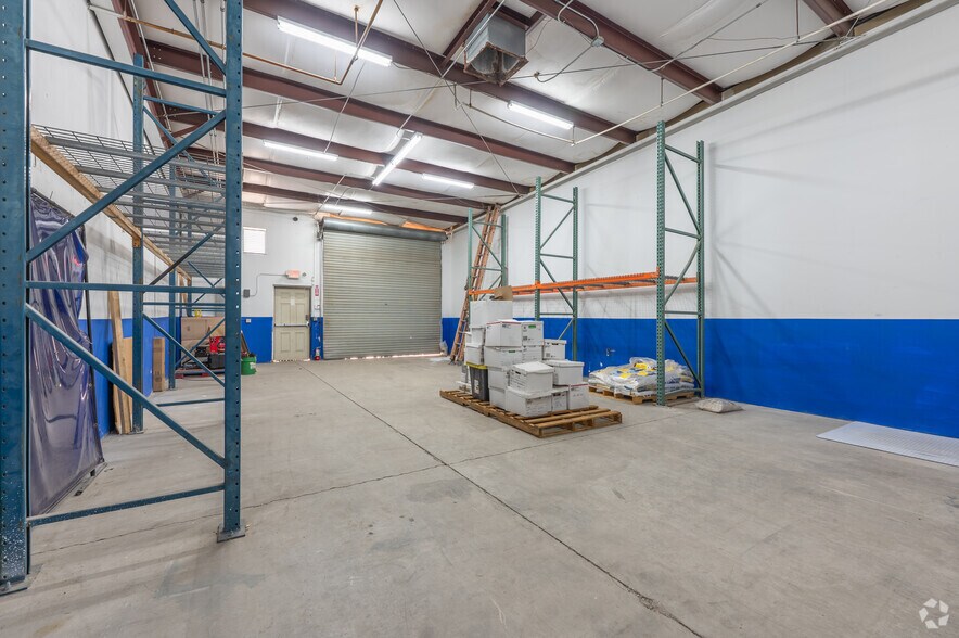 More Photos Of 2880 Sweetwater Ave, Lake Havasu City Light Manufacturing For Sale