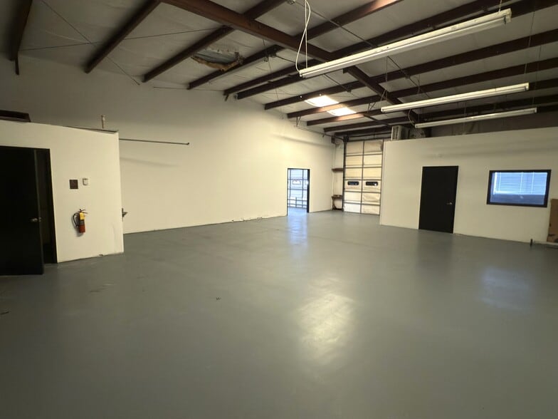 More Photos Of 5475 Williamsburg Dr, Punta Gorda Warehouse For Lease
