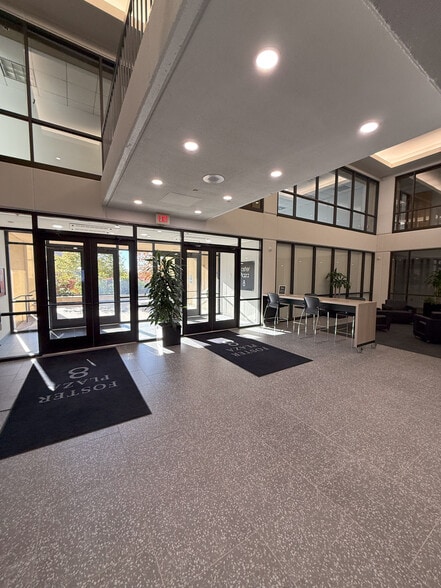 More Photos Of 730 Holiday Dr, Pittsburgh Office For Lease