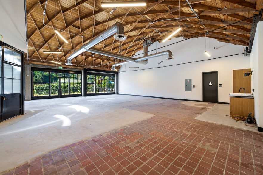 More Photos Of 1801 Blake Ave, Los Angeles Flex For Lease