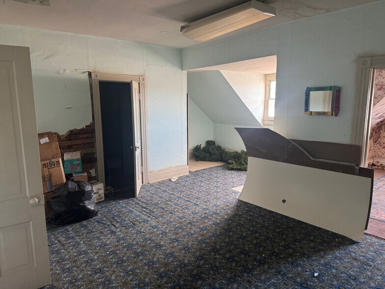More Photos Of 223 N Main St, Dickson Flex For Sale