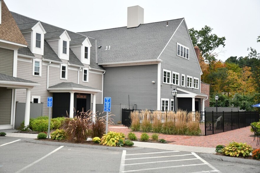 More Photos Of 29 Hudson Rd, Sudbury Unknown For Lease