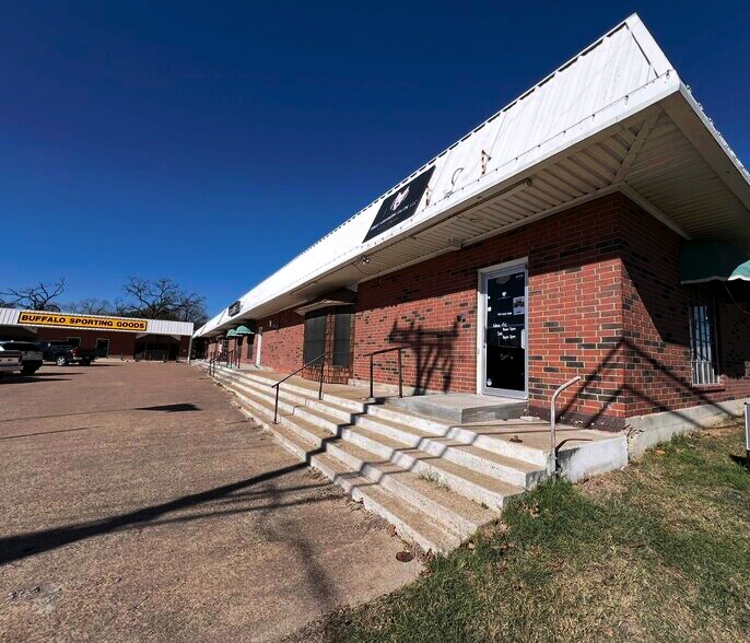 More Photos Of 1101 W Commerce St, Buffalo Storefront Retail Office For Sale