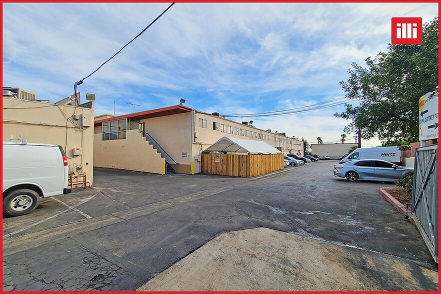 More Photos Of 17018-17056 Devonshire St, Northridge Unknown For Lease