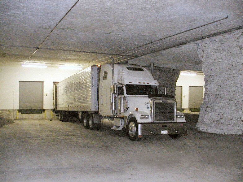 More Photos Of 17501 W 98th St, Lenexa Warehouse For Lease