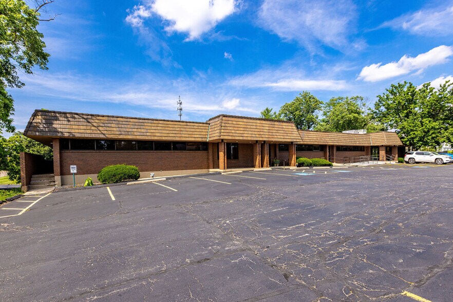 More Photos Of 9030 Montgomery Rd, Cincinnati Medical For Lease