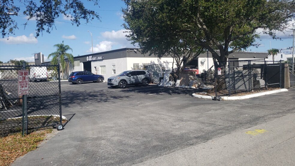 More Photos Of 1815 10th Ave N, Lake Worth Beach Warehouse For Lease