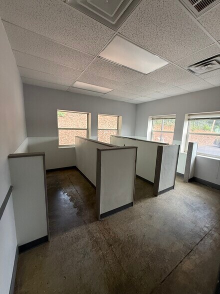 More Photos Of 3080 Sylvan Rd, Hapeville Auto Dealership For Lease