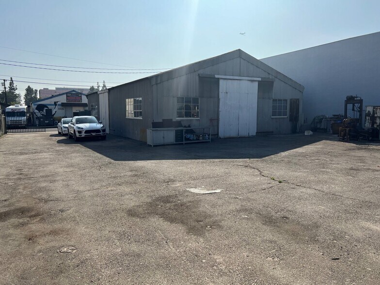 More Photos Of 3329 Burton Ave, Burbank Warehouse For Lease
