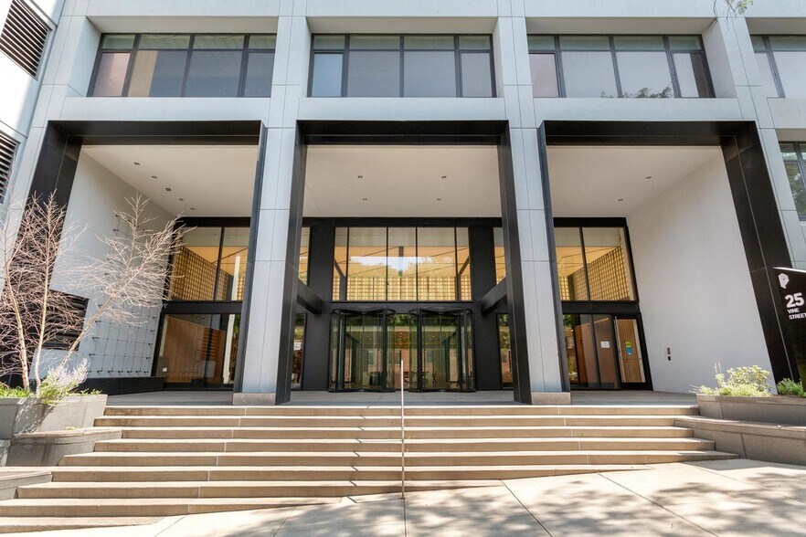More Photos Of 25 Columbia Hts, Brooklyn Office For Lease