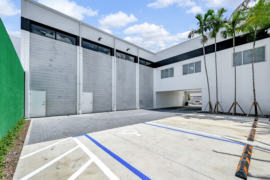 More Photos Of 221 NE 67th St, Miami Warehouse For Sale