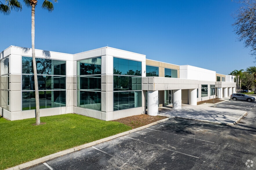 More Photos Of 70 S Keller Rd, Orlando Office For Sale