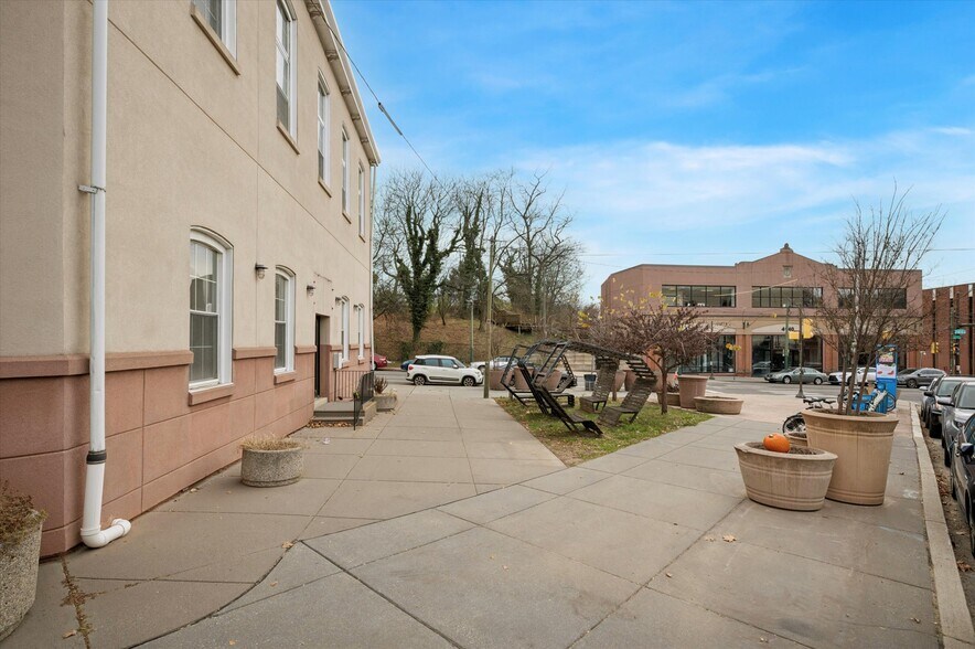 More Photos Of 4147 Woodland ave, Philadelphia Office For Sale