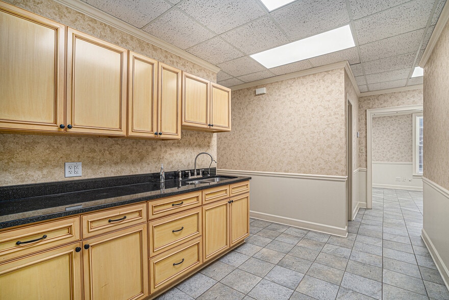 More Photos Of 8385 Dunwoody Pl, Atlanta Medical For Lease