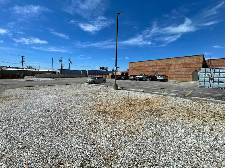 More Photos Of 1258 E Battlefield St, Springfield General Retail For Lease