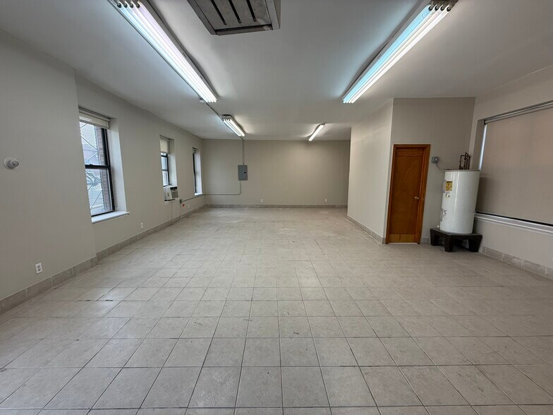 Primary Photo Of 3801 Vernon Blvd, Long Island City Storefront For Lease