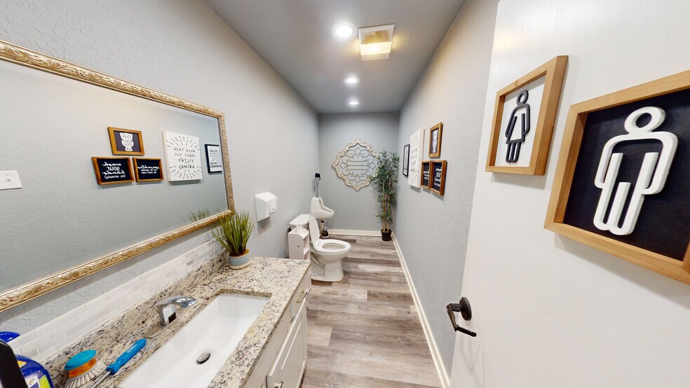 More Photos Of 210 Rosewood Dr, Universal City Freestanding For Sale