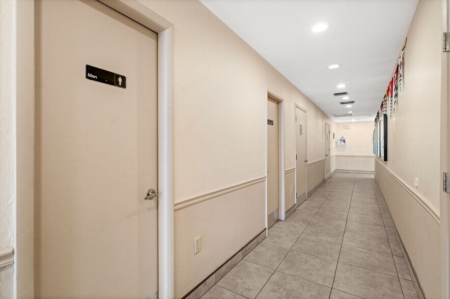 More Photos Of 917 SE 47th Ter, Cape Coral Restaurant For Sale