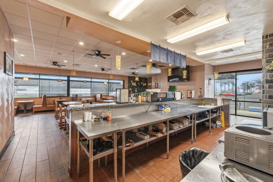 More Photos Of 1377 W El Monte Way, Dinuba Restaurant For Lease