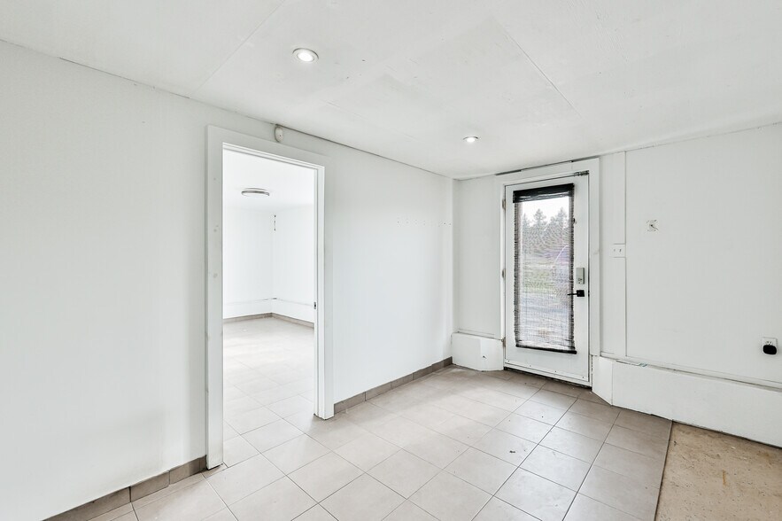 More Photos Of 250 Rue Industrielle, St-Roch-de-L'achigan Warehouse For Sale