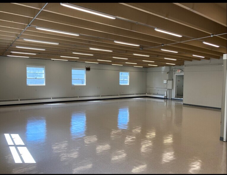 More Photos Of 448 Whitehead Rd, Hamilton Storefront Retail Office For Lease