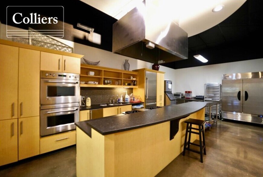 More Photos Of 1000 N 2nd St, Rogers Office For Lease