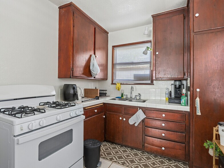 More Photos Of 331 Allen Ave, Glendale Multifamily For Sale