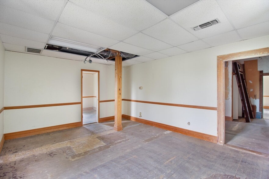 More Photos Of 321 L B J dr, San Marcos Office For Sale