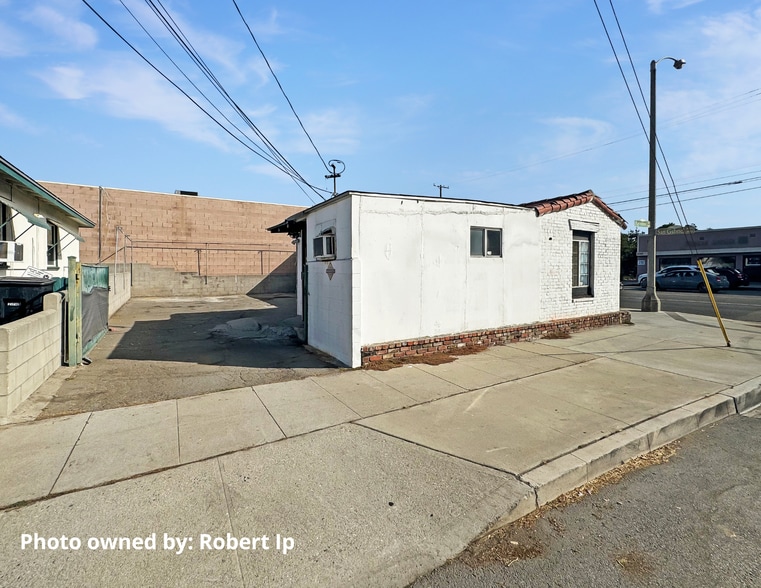 More Photos Of 327 S San Gabriel Blvd, San Gabriel General Retail For Sale