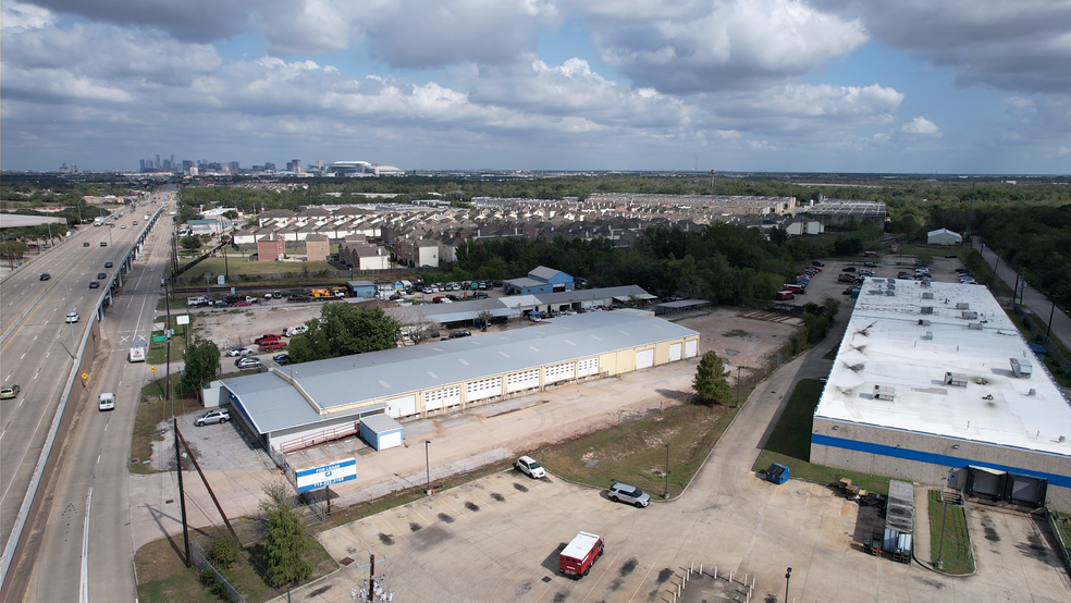 Primary Photo Of 11533 S Main St, Houston Warehouse For Lease