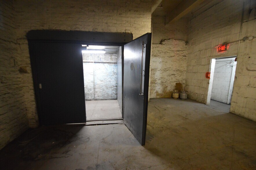 More Photos Of 805 E 139th St, Bronx Showroom For Lease