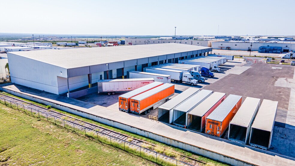 More Photos Of 13806 N Unitec Dr, Laredo Warehouse For Lease