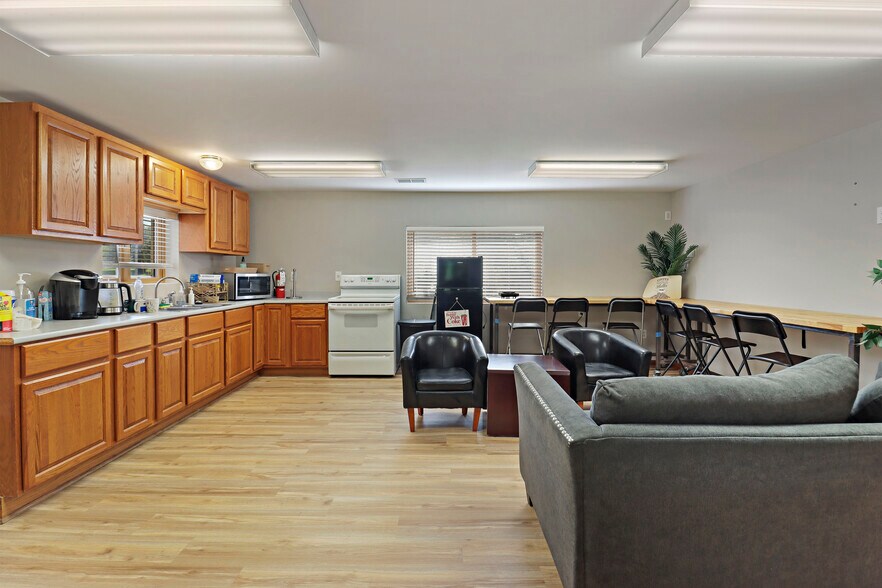 More Photos Of 302 Old Green Bay Rd, Kenosha Medical For Lease