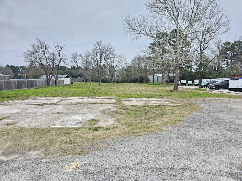 More Photos Of 819 E Main St, Tomball Land For Lease