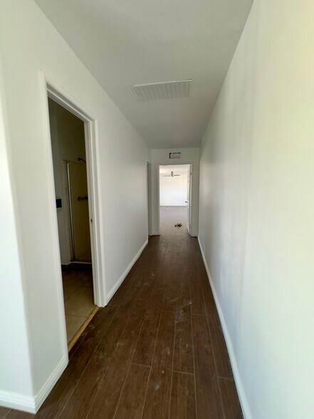 More Photos Of 9819 Glenoaks Blvd, Sun Valley Manufacturing For Sale