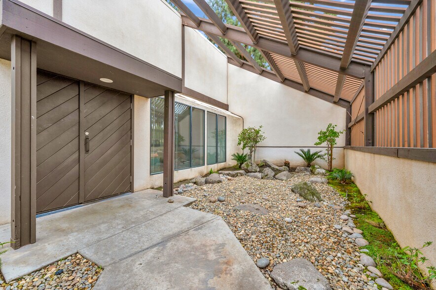 More Photos Of 4685 N Cedar Ave, Fresno Office For Sale