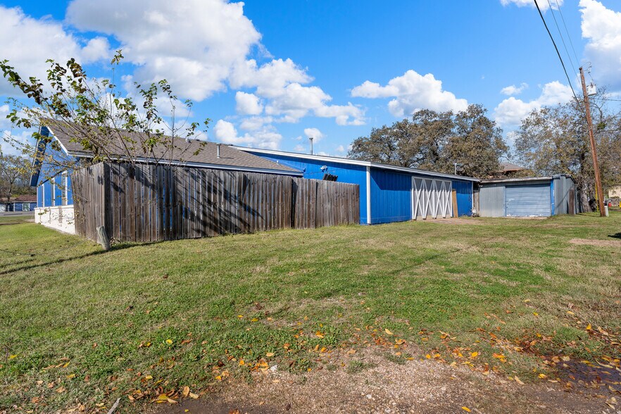 More Photos Of 3715 Bellmead Dr, Bellmead Office For Sale