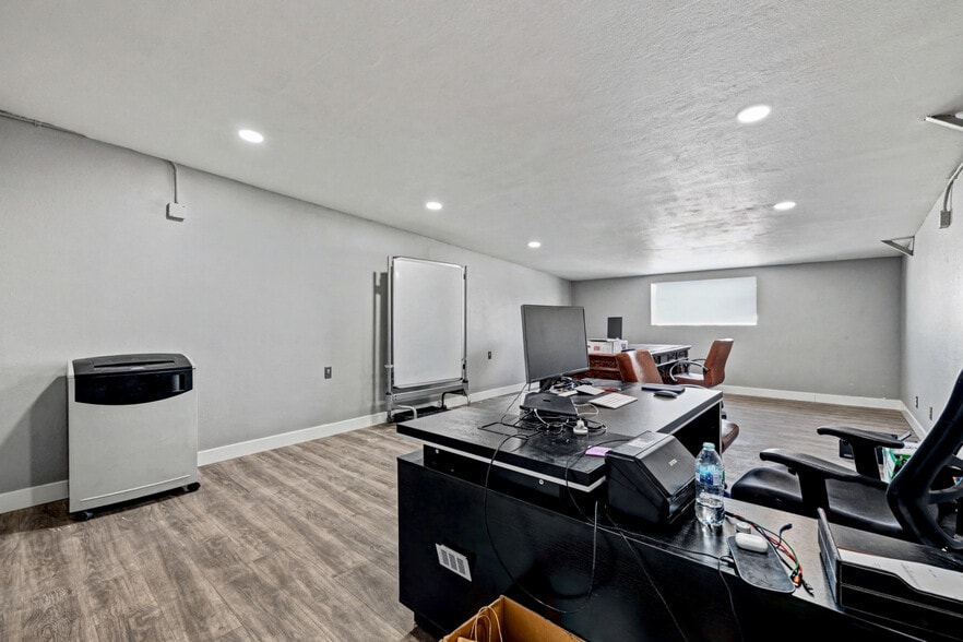More Photos Of 3635 Polaris Ave, Las Vegas Industrial For Lease