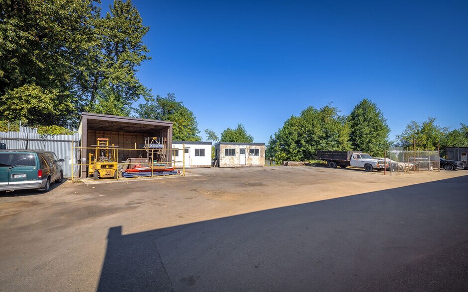 More Photos Of 11951 Mitchell Rd, Richmond Warehouse For Lease
