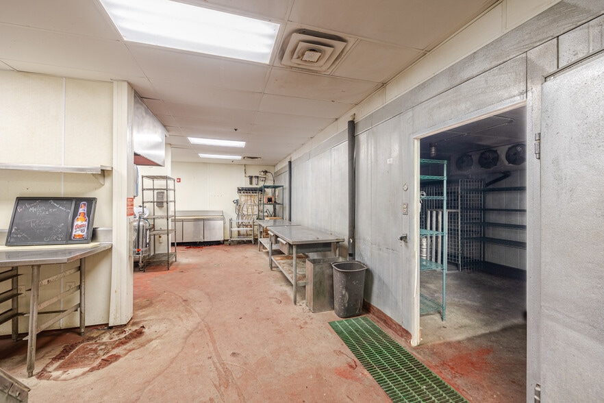 More Photos Of 5200 Interstate 30 E, Greenville Restaurant For Lease