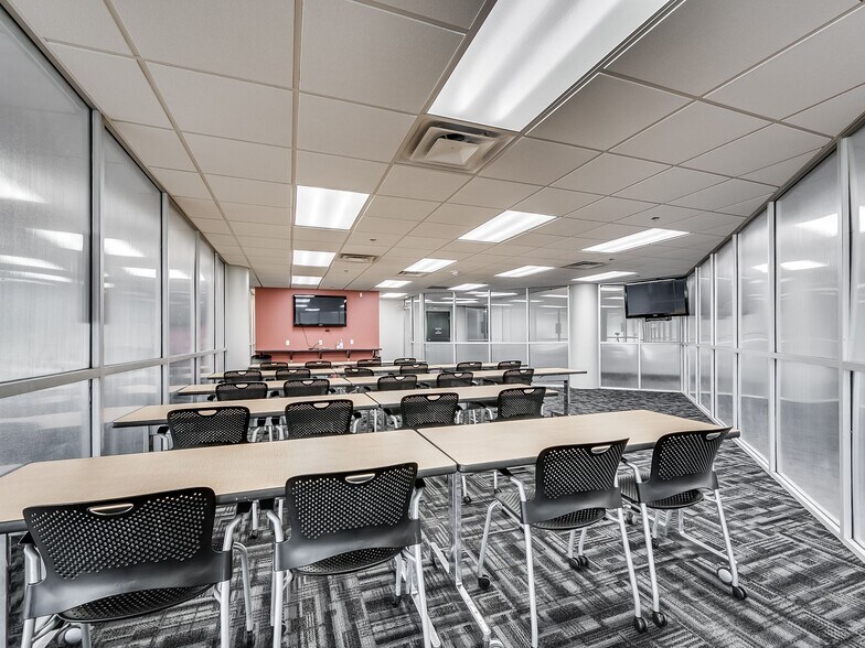 More Photos Of 5909 NW Expressway St, Oklahoma City Office For Lease