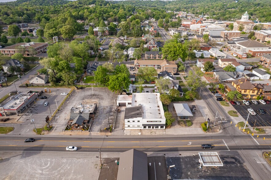 More Photos Of 308 W College St, Pulaski Flex For Sale