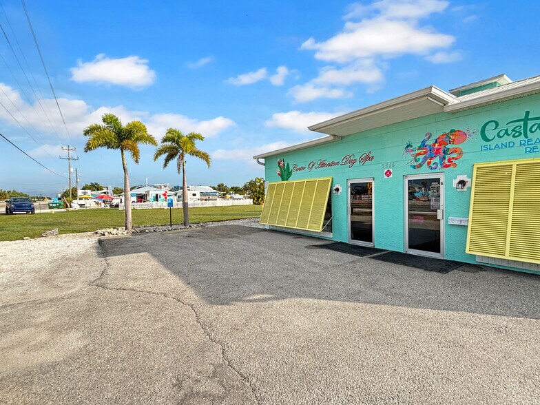 More Photos Of 3366 Stringfellow Rd, Saint James City Office For Sale