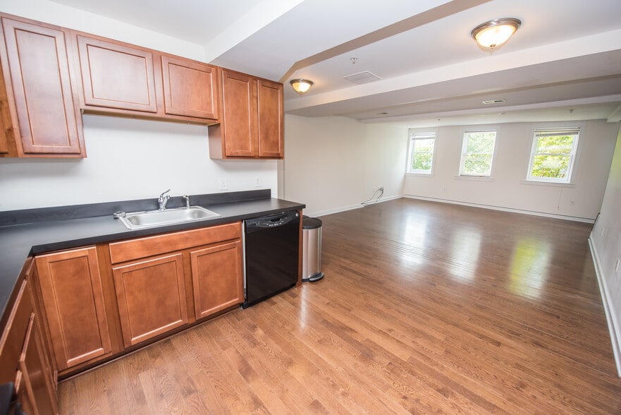 More Photos Of 803-807 Washington Blvd, Baltimore Storefront Retail Residential For Lease