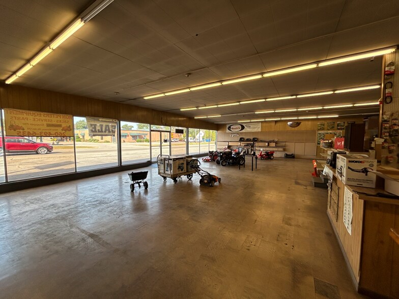 More Photos Of 217 In-930, New Haven Freestanding For Sale