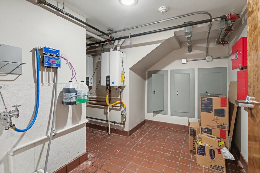 More Photos Of 123-125 Hay St, Fayetteville Storefront For Sale