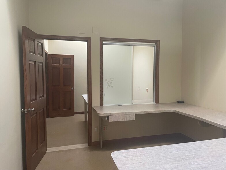 More Photos Of 7621-7623 W 63rd St, Summit Argo Storefront For Sale