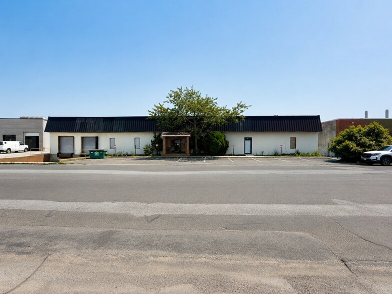 More Photos Of 191 Hanse Ave, Freeport Warehouse For Sale